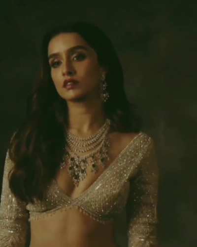 Shraddha Kapoor is amazingly gorgeous. She is gonna melt our hearts with those killer looks.😍😍😘😘