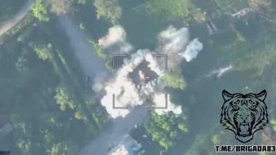 RU POV: Krasnopol strike on building with UAF engineering equipment near Chaikivka. 50.323021, 37.166500. 
