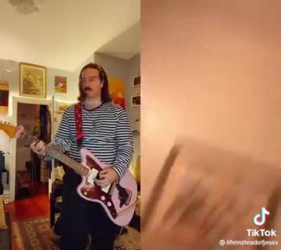 🎸