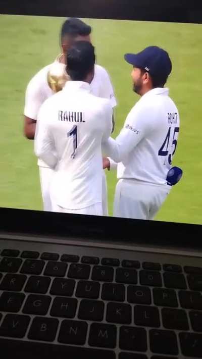 Trophy toh dekh lene dete KL bhai ko