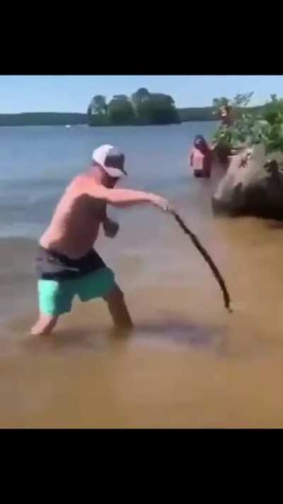 Watch how this hero saves people’s lives from the snake.