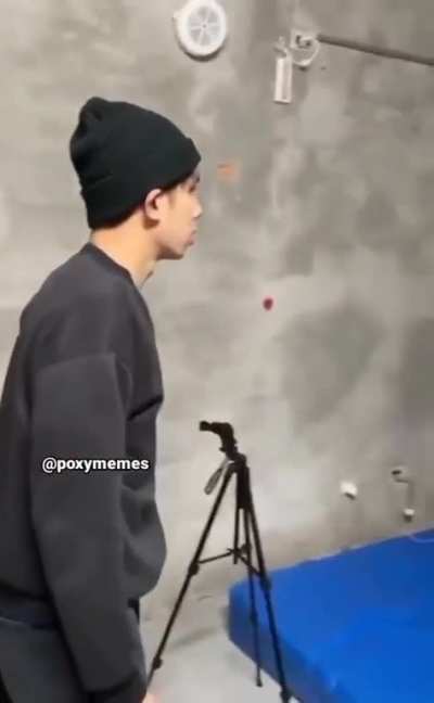 Mano.