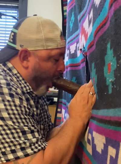 Incredibly hot BBC visiting from Atlanta, snuck away to get some much needed throat hugs. I spent 15 minutes making love to that tool. Didn’t want it to end. 27/5’<wbr>8”/19<wbr>5/ 9.5” #minneapolis