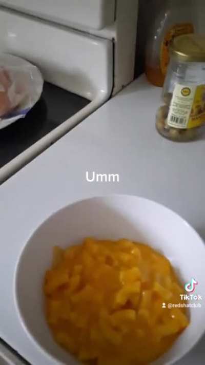 Perfectly cut tik tok about mac and cheese
