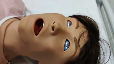 Shifty eye medical mannequin.