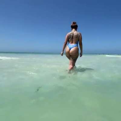 I would love to stick my face in that booty. 🍑