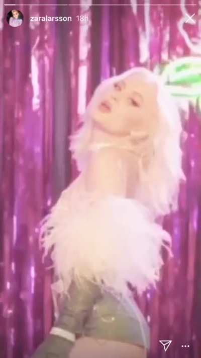 👀