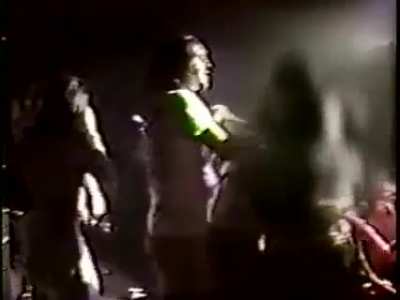 Kurt Cobain'nin güvenlik görevlisiyle attığı destansı vs