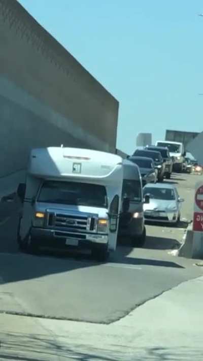Bus broke down at the end of a single lane off ramp in LA
