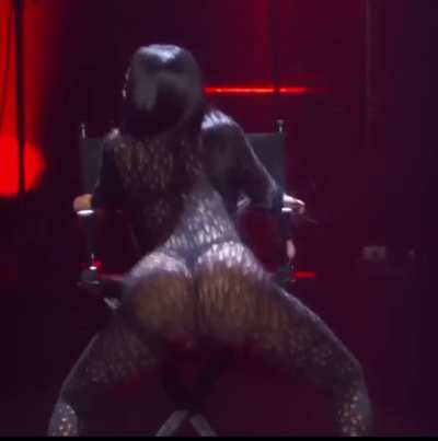 Imagine her twerking on your dick like this🥵<wbr>(slow<wbr>mo)