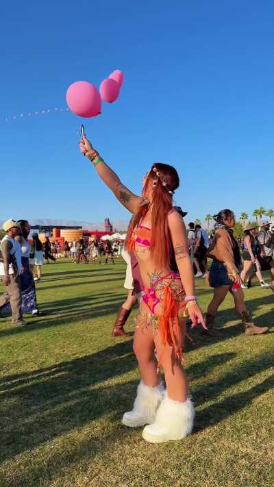 showing off my body at Coachella holding the balloon chain, definitely caught a lot of peoples attention hehe ;)