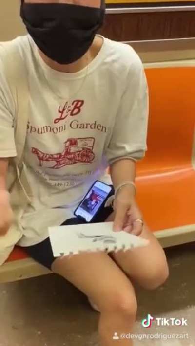 Tiktok kullanmam işim olmaz. Fakat yabancılarin tiktok videolarına bayılıyorum. Bu arada Türkiye'de taciz nedeniyle tutuklanırdı eleman.
