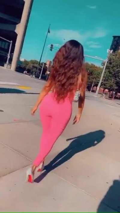 LOOK AT THAT ASS