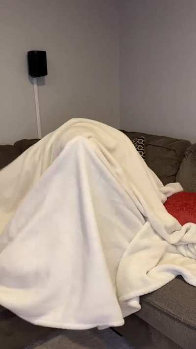 I hate it when I lose the remote 🤦🏽‍♀️