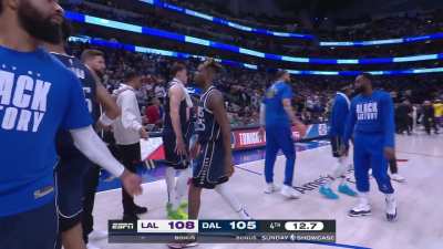 [Highlight] Lebron James tells the Lakers coaching staff he has it and asks for the board to draw up a play