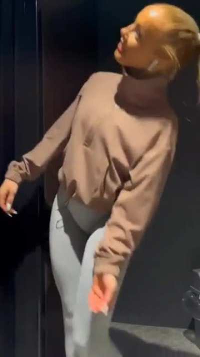 👀
