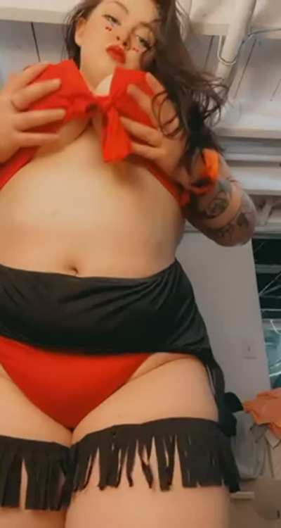Do you like my little red cowgirl outfit? I’d love to sit on you in it 😍