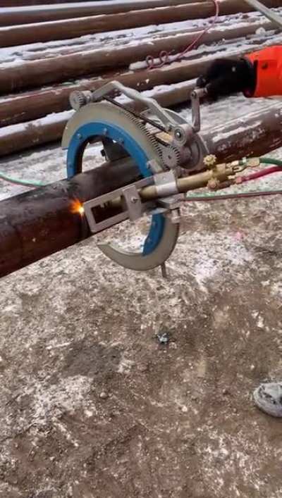 Pipe beveller