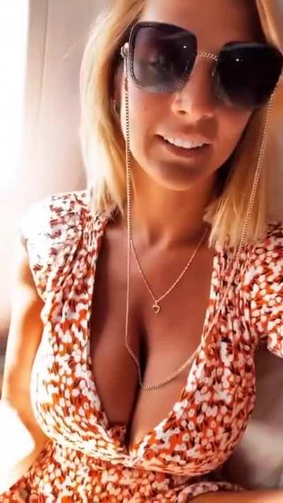 Deep cleavage