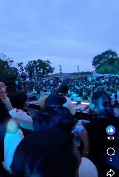Anyone know the ID he’s playing ?