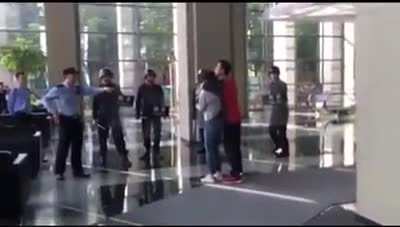 Random guy took down a man wielding a cleaver with a hostage