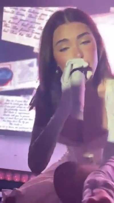 Eye contact with Madison >&<wbr>gt;&g<wbr>t;&gt<wbr>; (not my video)