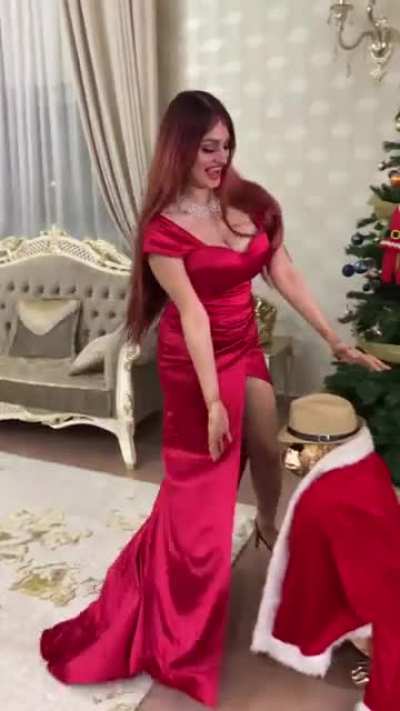 look at her massive cleavage ... 🍈🍆🍈😈😈💦💦💦💦 heaven if a cock is between those boobs