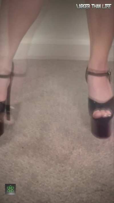Giantess Lillian loves shrinking you down 🤯