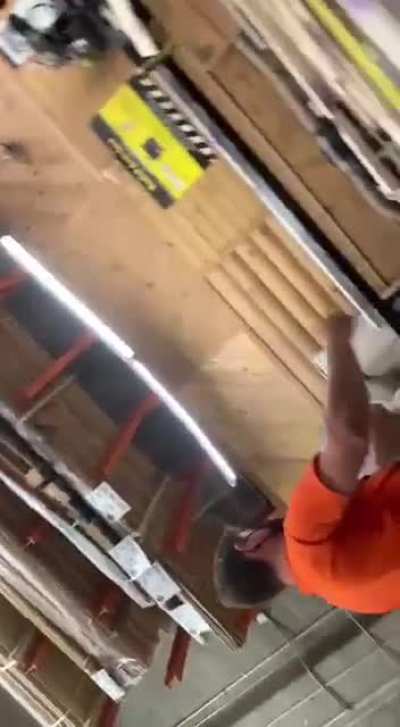 Jerk who’s “JuSt AsKiNg QuEsTiOnS” targets a grieving customer, makes her cry, shows no sympathy, and records the entire thing.