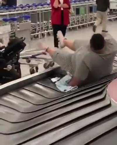 evIL MAn PuSh HIs FrIEnD TO DeAth JuST For FuN!