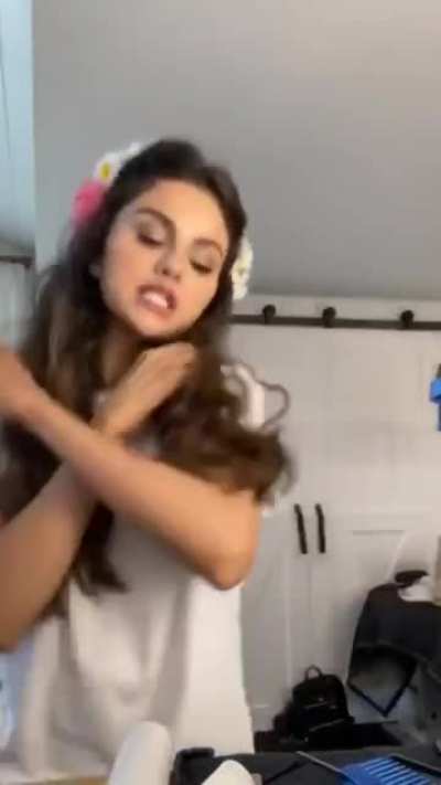 TikTok Ice Cream dance blooper