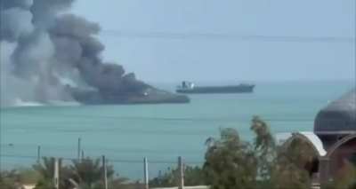 Destruction of an Iranian naval ship in the port of Bandar Abbas