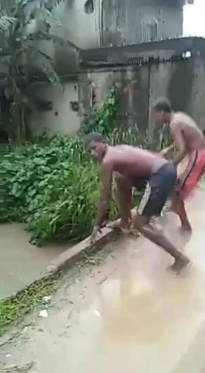 Brazilian trying to swim in muddy water