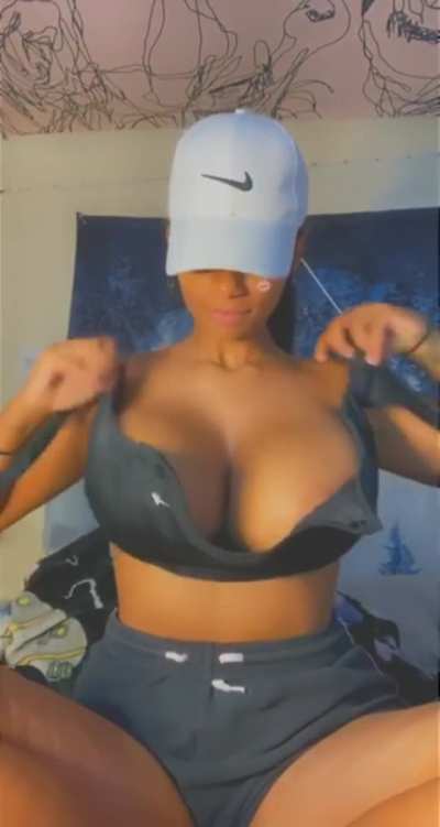 Reveal Possibly the best tits I’ve ever seen on reddit ( her Free album In Comments )