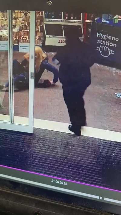 To leave the shop