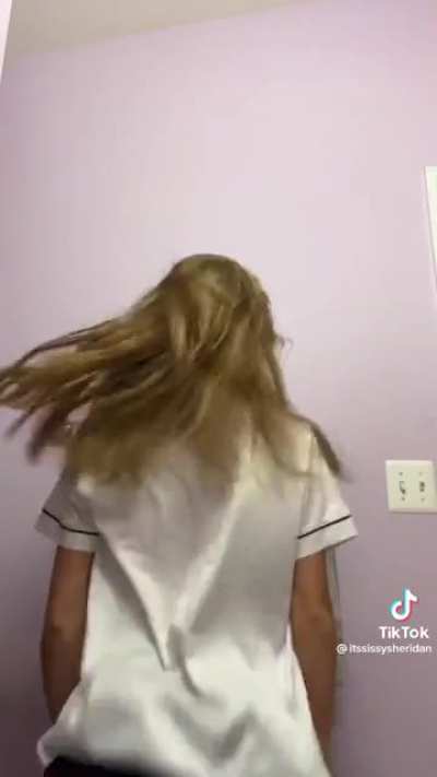 Look at that ass shake gawd damn