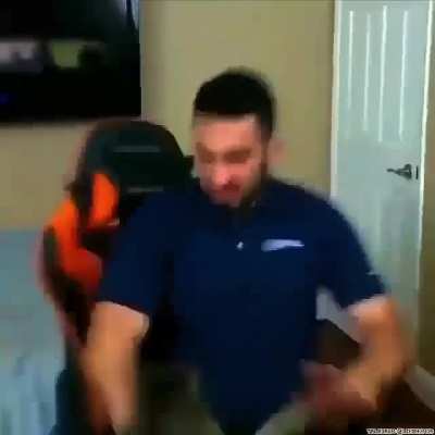 Man dies inside when his cat tries to hug him