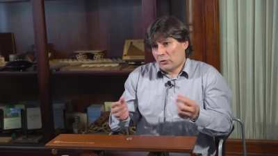Почему крышки люков делают круглыми? Что такое фигура постоянной ширины? Какими интересными свойствами обладает треугольник Рело и как его построить? Почему английская 20-пенсовая монета имеет такую необычную форму? Как и чем сверлят квадратные отверстия?