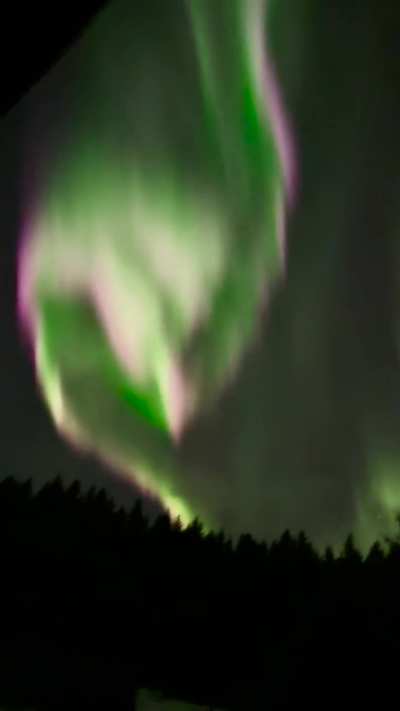 Lady Aurora swirling her skirts 🤩