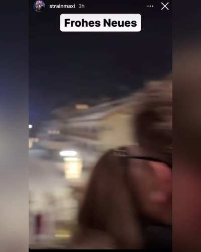 Nur zwei Freunde die Sylvester zusammen feiern
