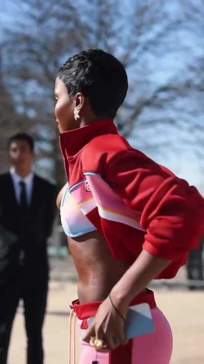 Eva Apio (Brit<wbr>ish-U<wbr>ganda<wbr>n Model)