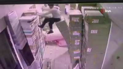 WCGW walking while looking at the phone.