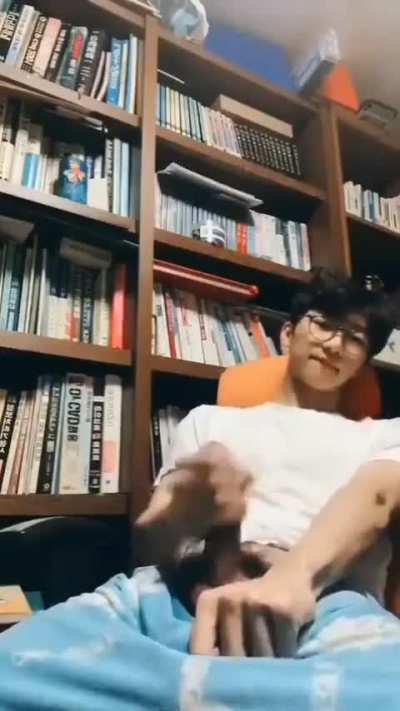 What is Jungkook doing? 😱😱😱