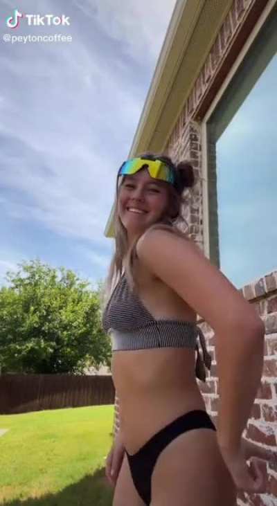 Cheeks in slow mo