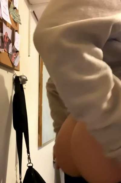 The struggle of fitting these pants over this fat 🍑