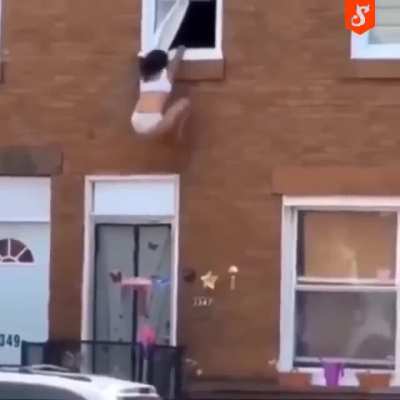 Her boyfriend's wife just got home, 