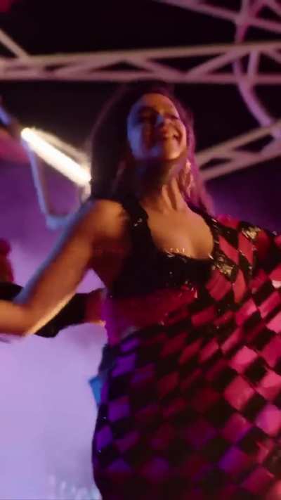 Sanskari and her thumka 🍑💚 Upar se inke nakhre - Lethal Combination 🔥