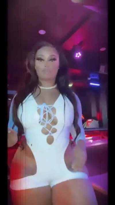 Thicky 🍑⚪️❤️<wbr>😍