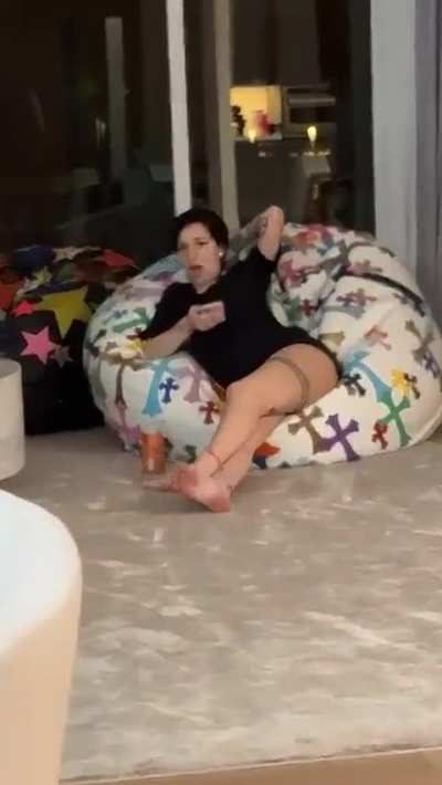 👣