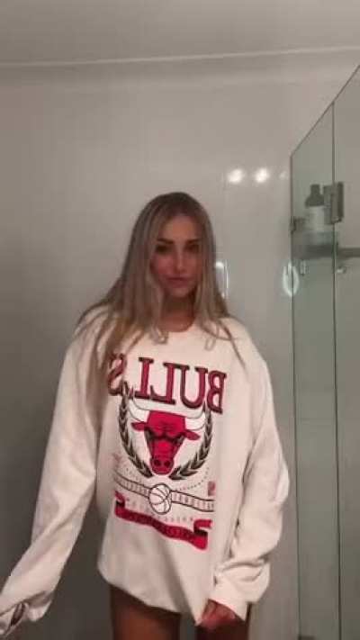 19 posting boobs under my parents roof.. might get grounded